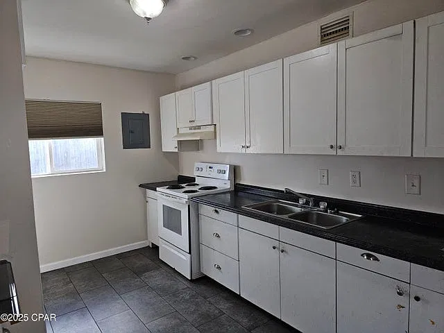 705 Satsuma Ave (main) - 1 — Photo 3