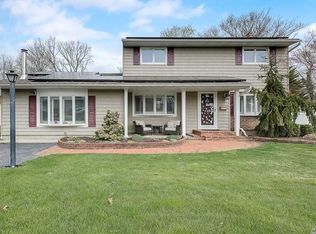 25 Shelton Ct, Commack, NY 11725