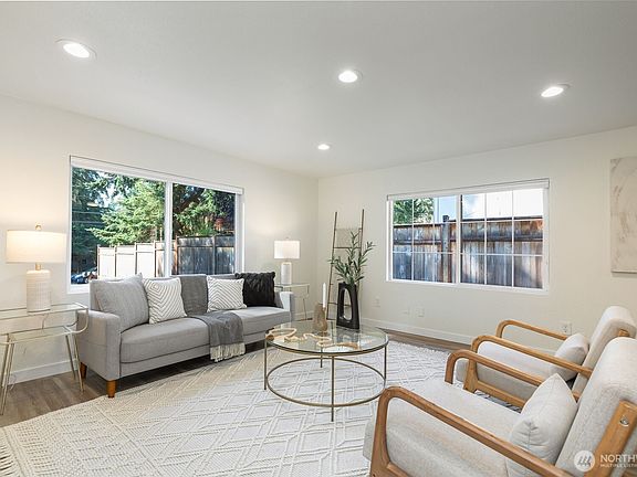 4th image of 18450 NE Woodinville Duvall Place