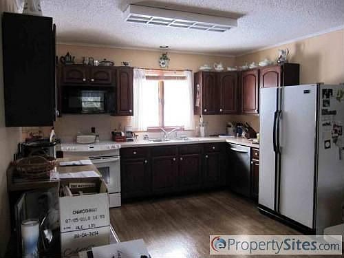 3rd image of 7 Thornwood Dr