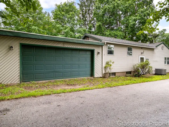 1403 S Mears Ave, Whitehall, MI 49461