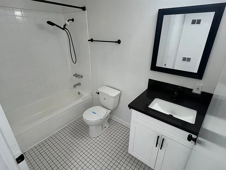 Villa Regency Apartments — Photo 62