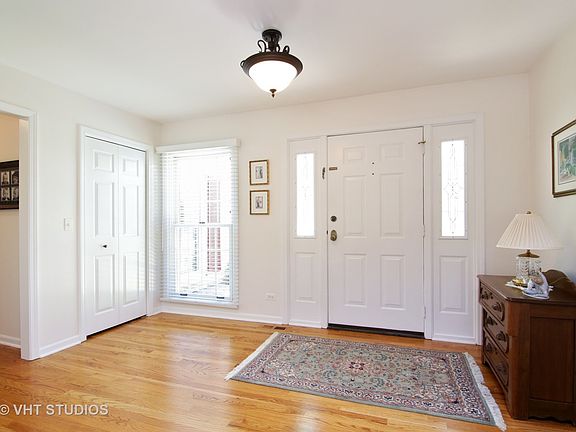 3rd image of 2419 Saranac Ln