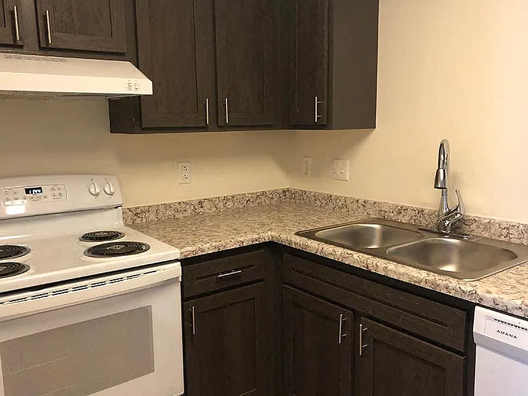 SUNDANCE NEWTON APARTMENTS — Photo 2