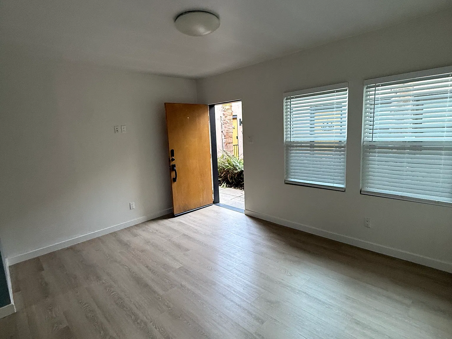 Studio, 350 sqft, $1,595 — Photo 3