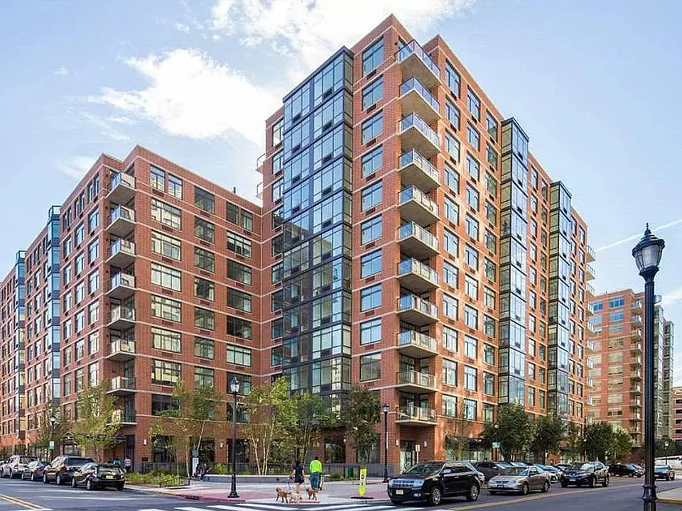 1400 Hudson St #609