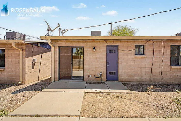 2 bed, 2.0 bath, 890 sqft, $1,350 — Photo 2
