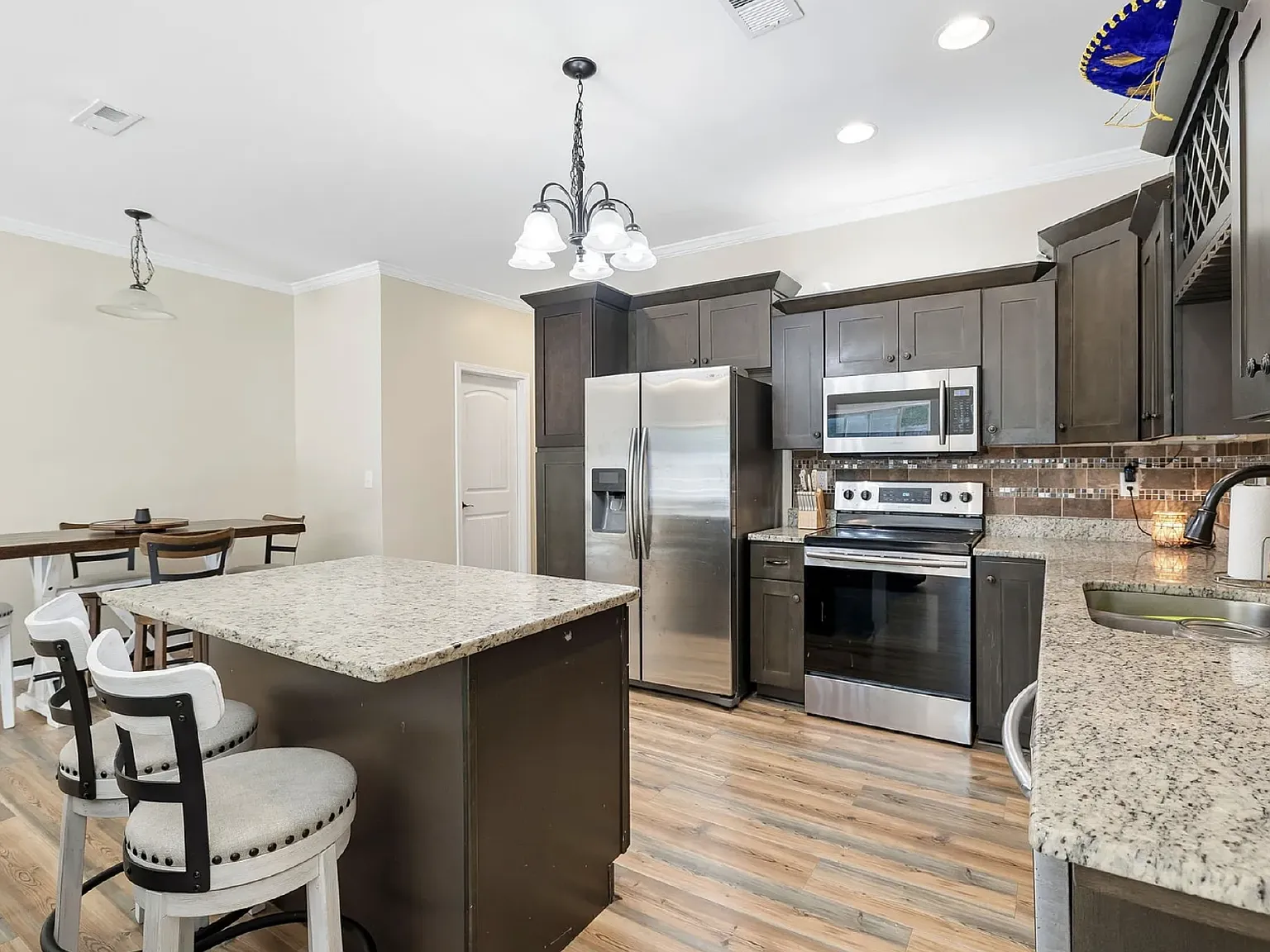 3 bed, 2.5 bath, 1658 sqft, $2,195 — Photo 4