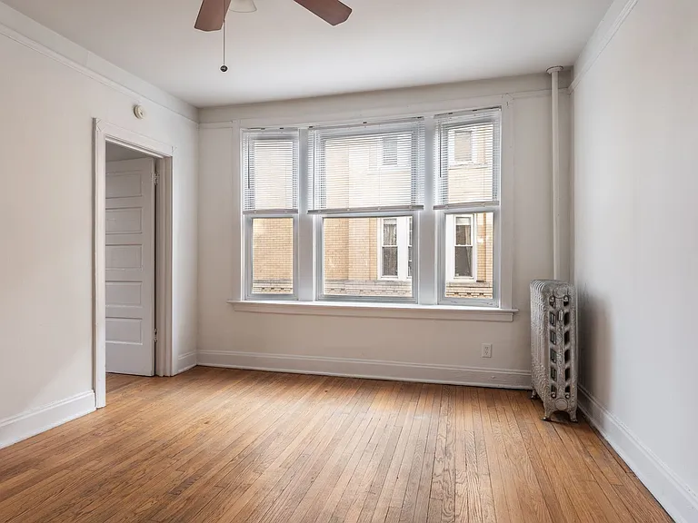 4352 N Winchester Ave — Photo 3