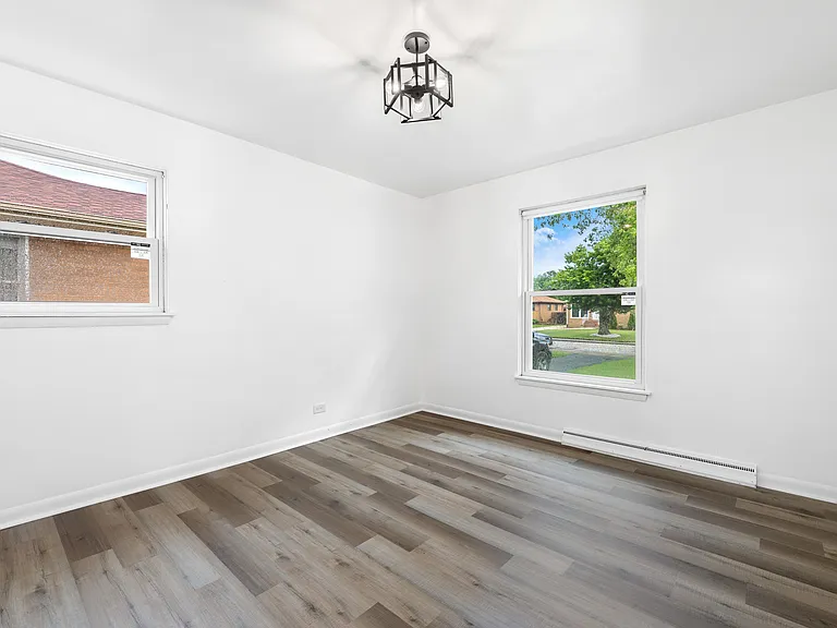 182 W 29th Pl — Photo 16