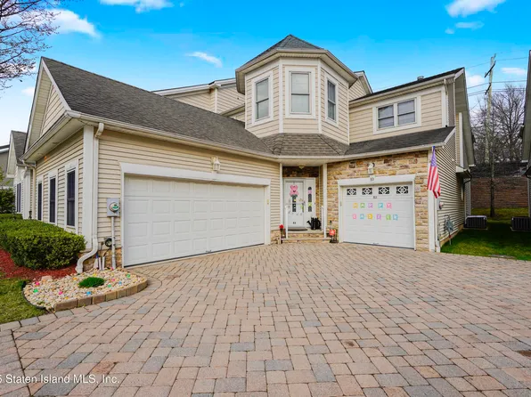 53 Topside Ln, Staten Island, NY 10309