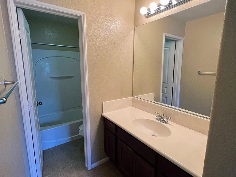 637 Kellogg St — Photo 17
