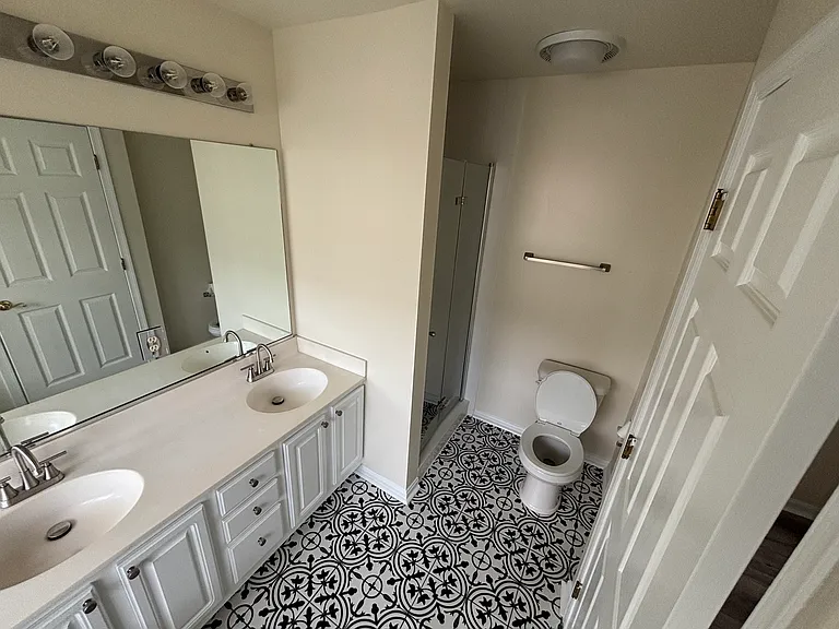 2453 Fox Stream Ln — Photo 16