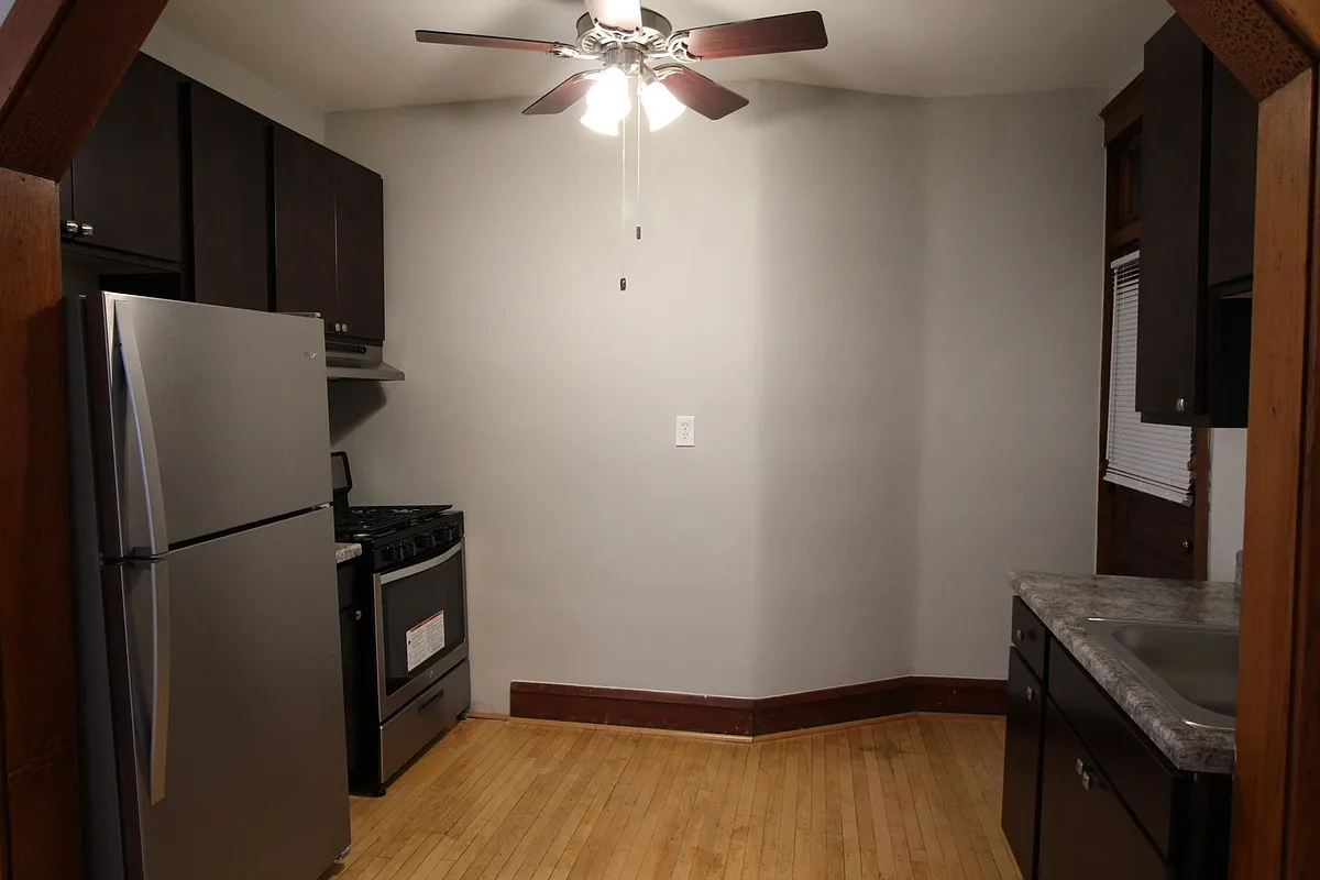 Building Photo - 2657 N Harding Ave #2