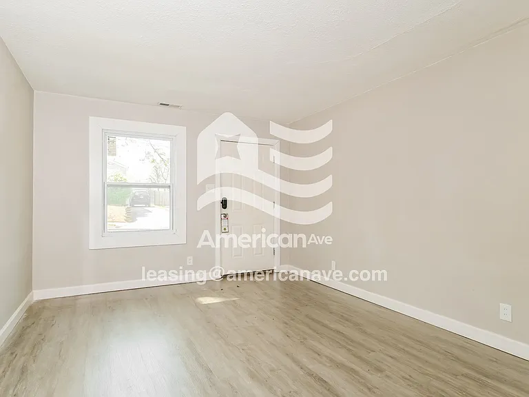675971_005_living_room_13685007.jpg