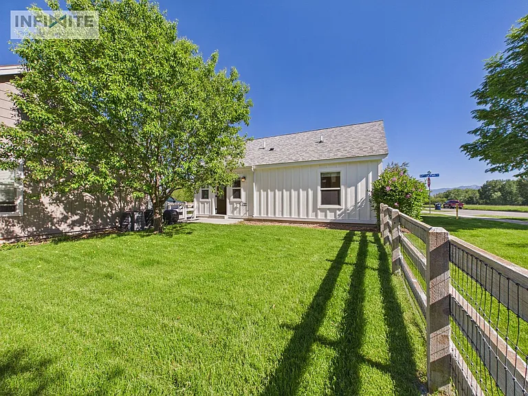 845 Cottage Park Ln — Photo 3
