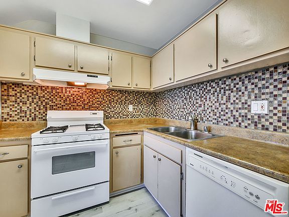 4th image of 22041 Costanso St APT 202