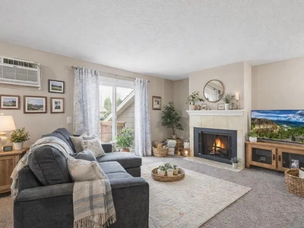3 Somerset Dr, Waconia, MN 55387