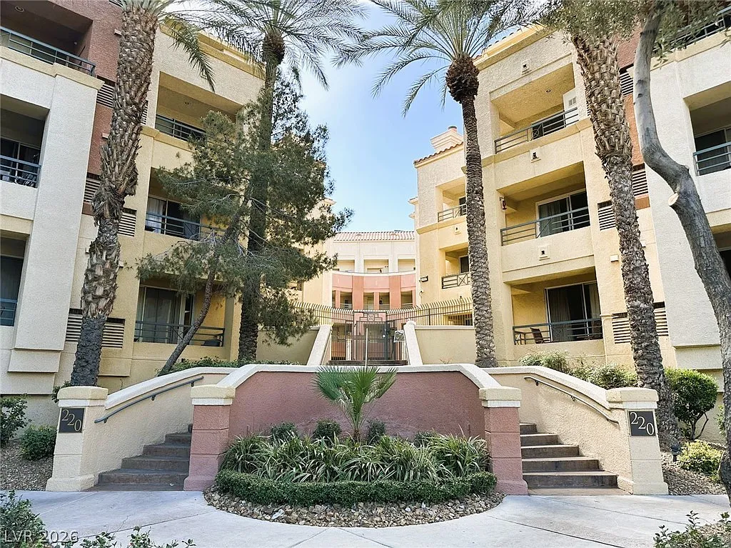 2 bed, 2.0 bath, 974 sqft, $1,695 — Photo 2
