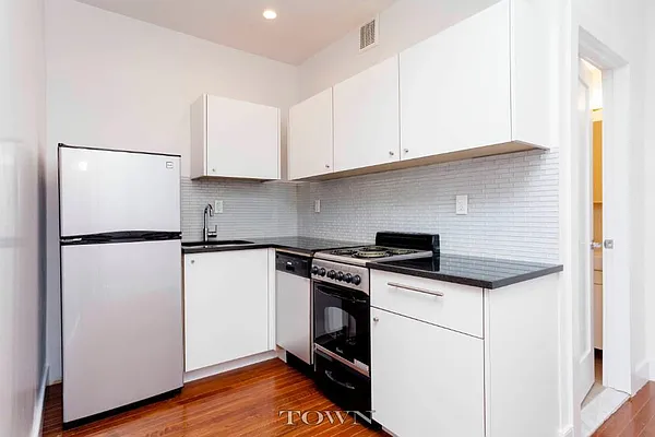 Rented by Town Residential | media 15