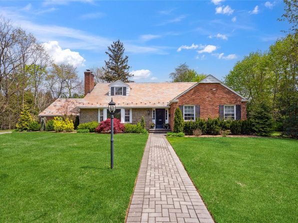 26 Woodgreen Lane, East Hills, NY 11577