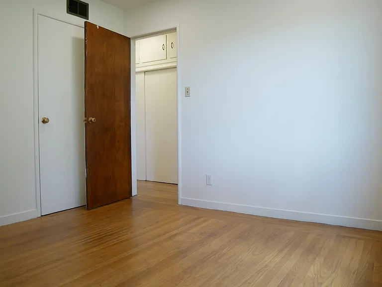1226 E 20th St — Photo 24