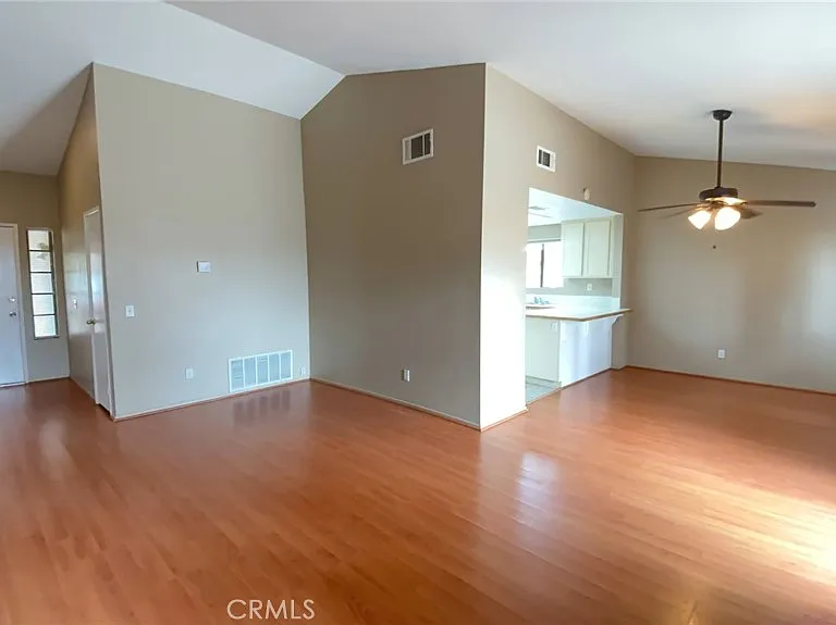 560 Boston St — Photo 3