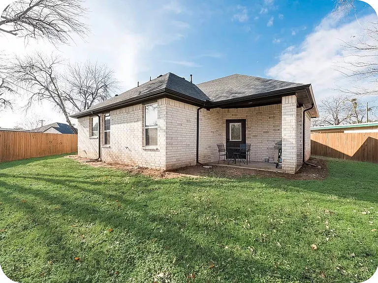 909 Marcellus Ct — Photo 10