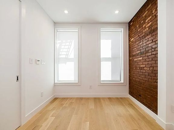 3rd image of 26 Prince St APT 5