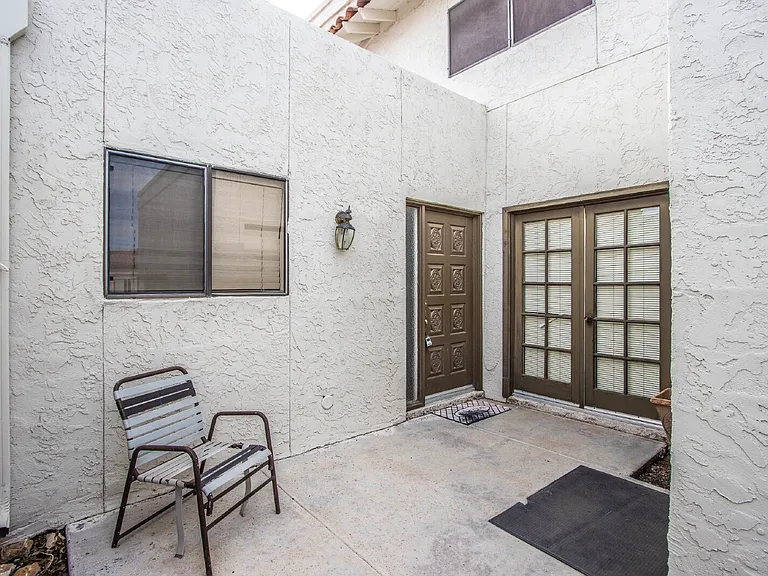 7633 E Sandalwood Dr — Photo 3