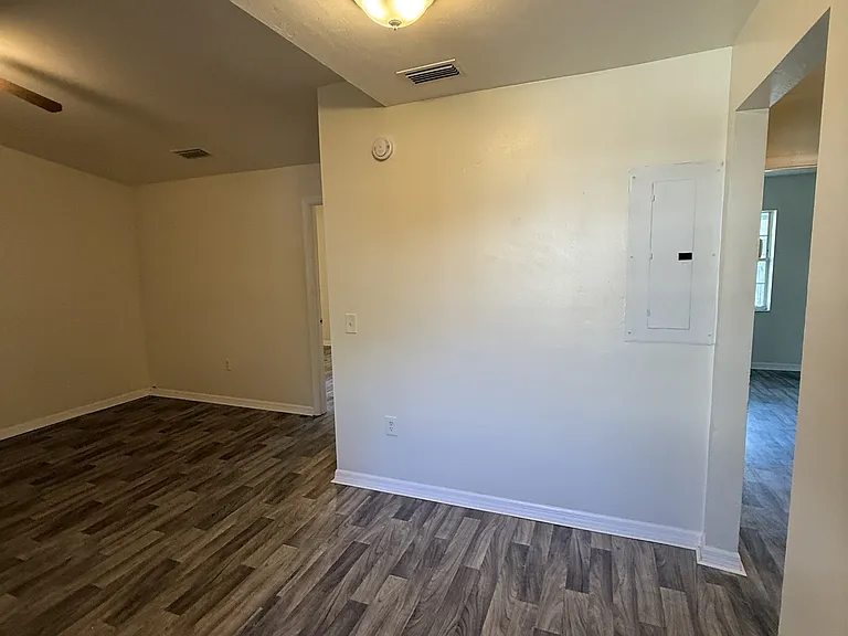 213 SE 1st Ave — Photo 9