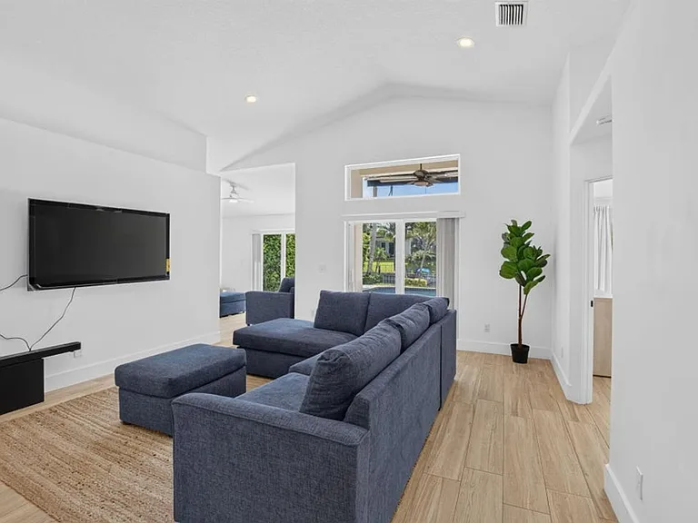 621 Anchor Point — Photo 3