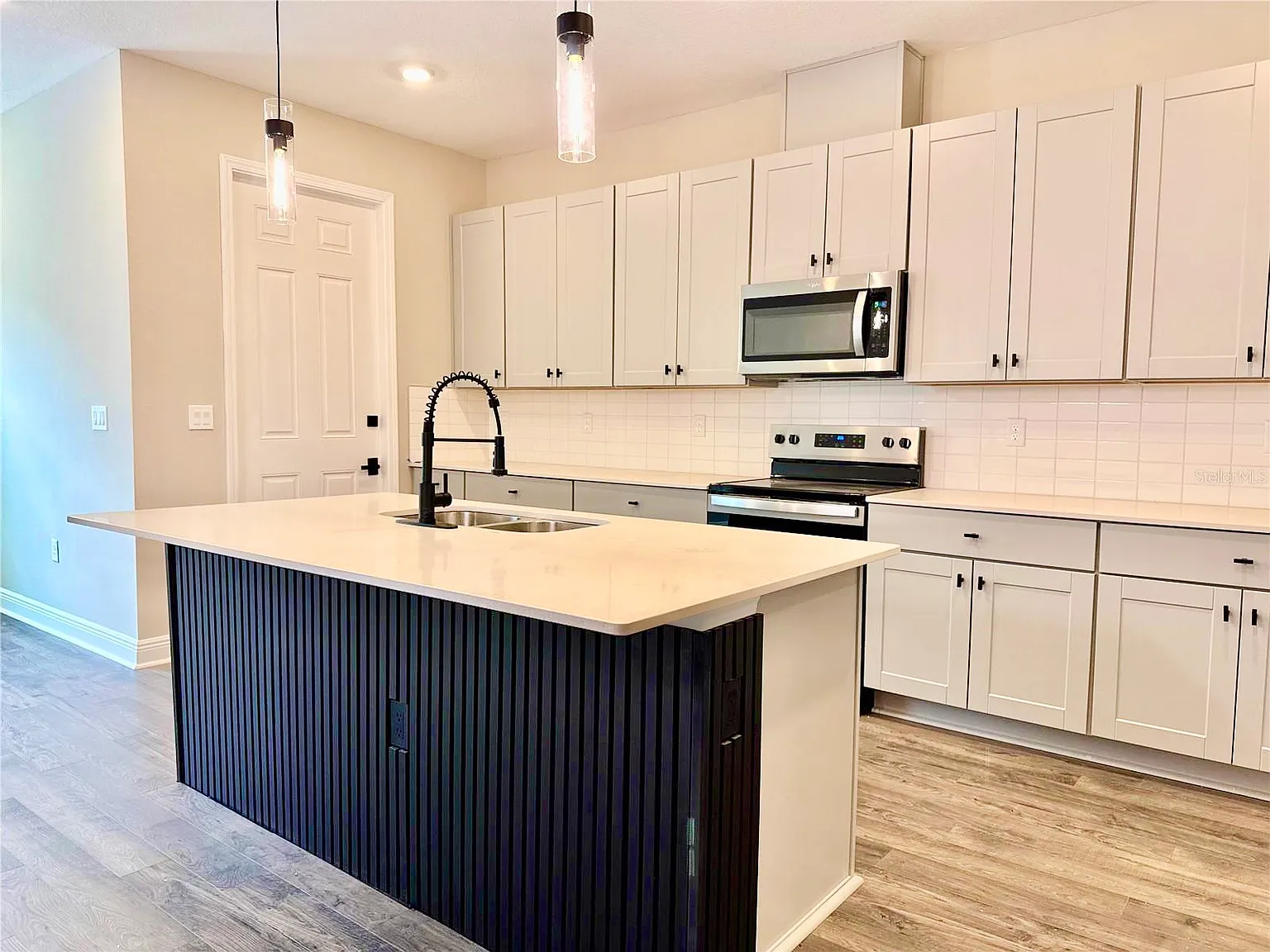 3 bed, 1736 sqft, $2,825 — Photo 1