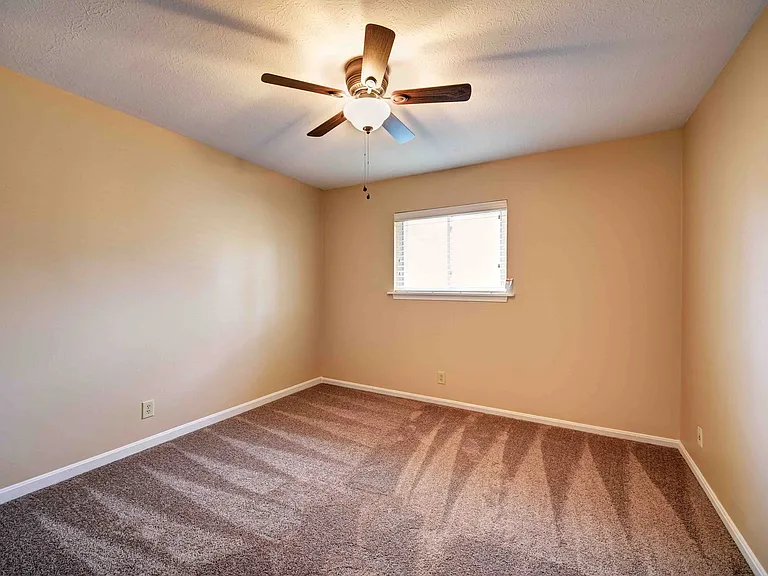 Highlands 2 bedroom apartment walking distance to Bardstown Road. — Photo 11
