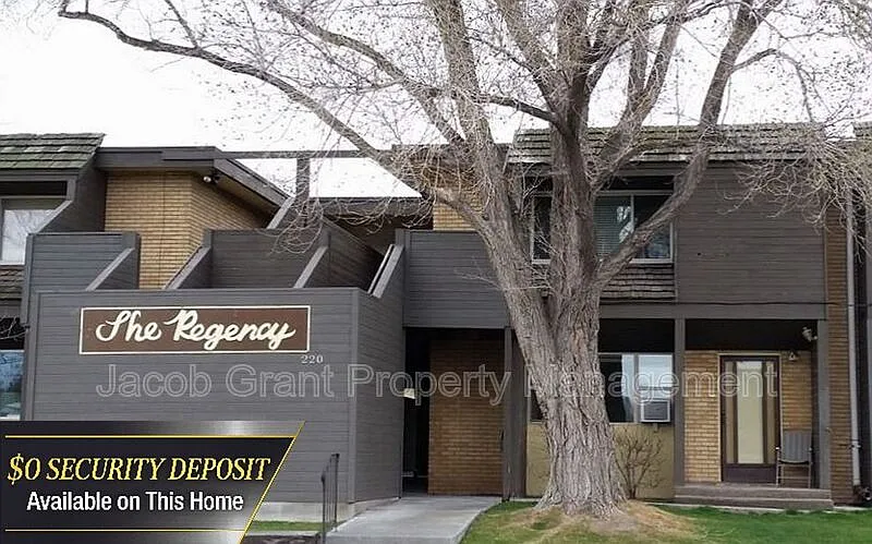 220 N Fanning Ave — Photo 1