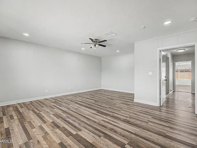 6536 W Turney Ave — Photo 33