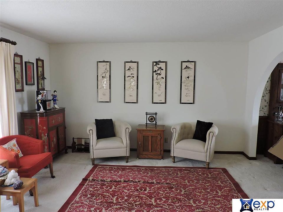 1st image of 1611 S 141st Cir