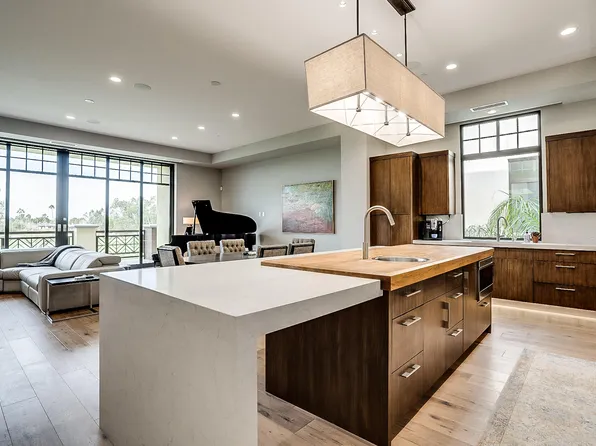 2 Biltmore Estates Dr #207, Phoenix, AZ 85016