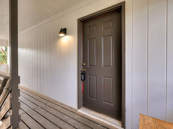 4th image of 400 Verdery St #17443615