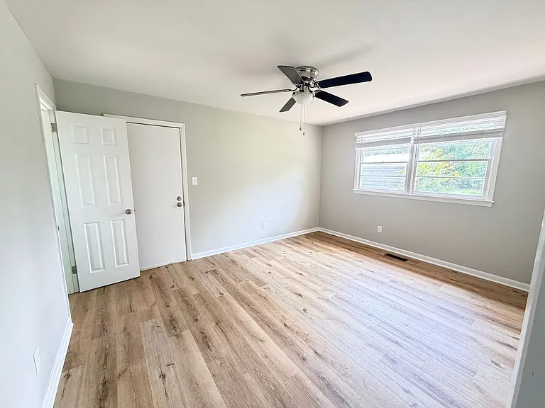 1107 W Park Ave — Photo 22