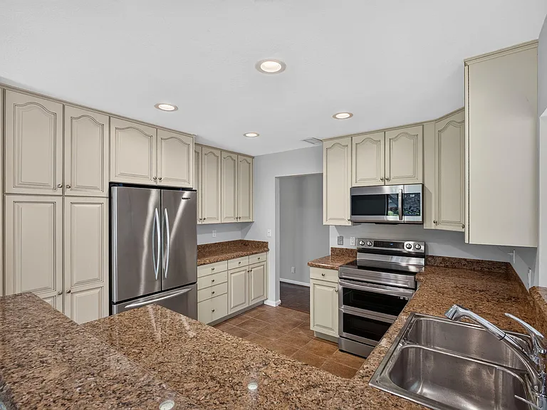 11354 Briarwood Pl — Photo 16