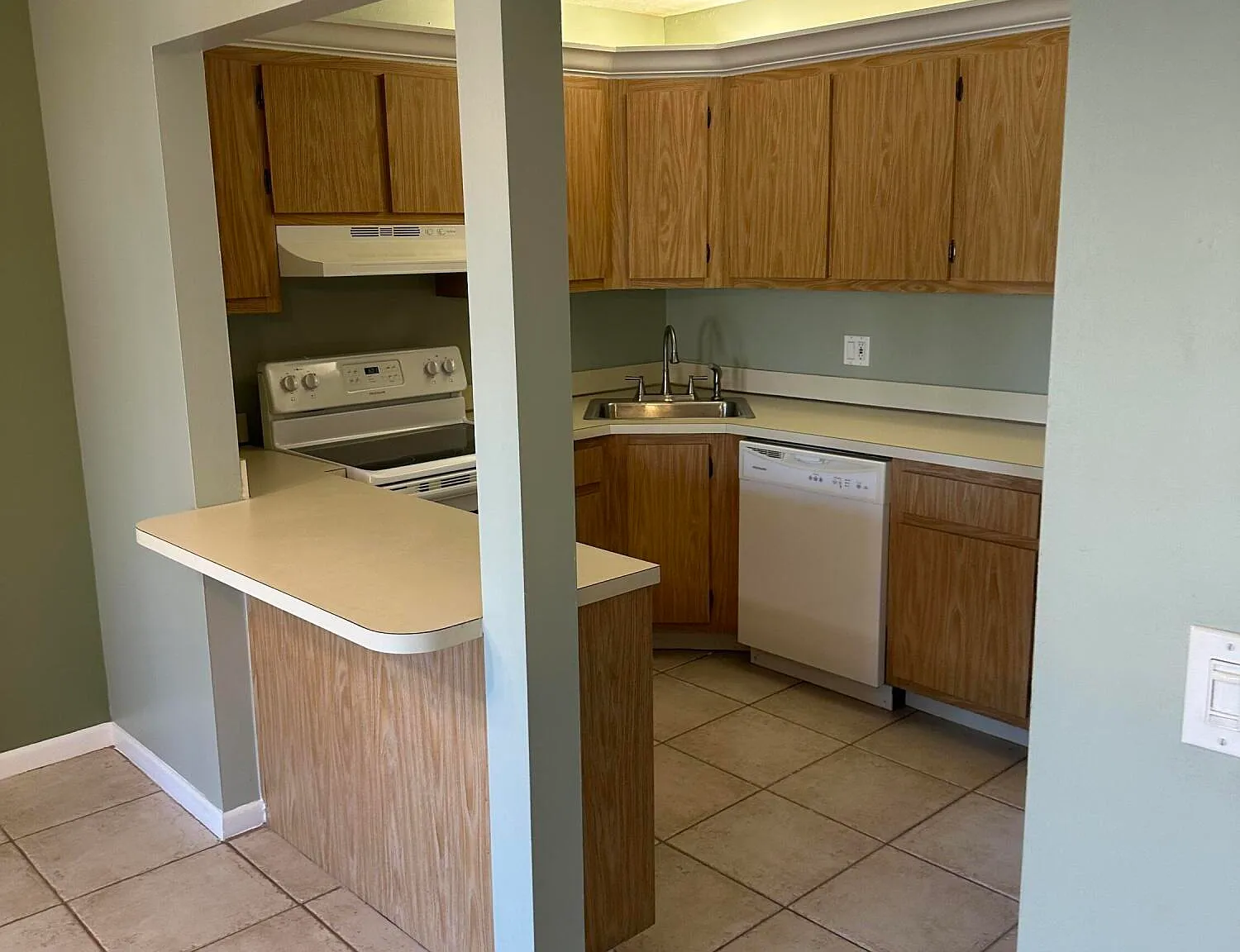 2 bed, 1.0 bath, 804 sqft, $1,450 — Photo 4