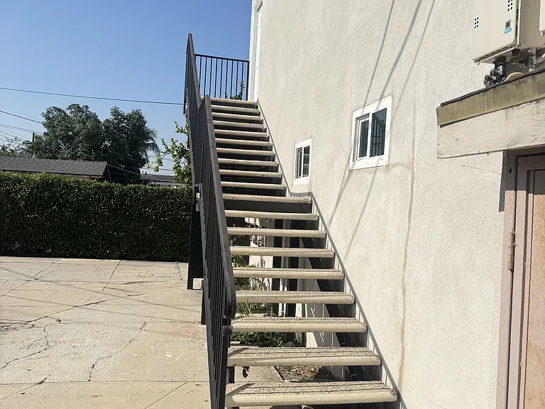 320 S Chevy Chase Dr #B — Photo 9