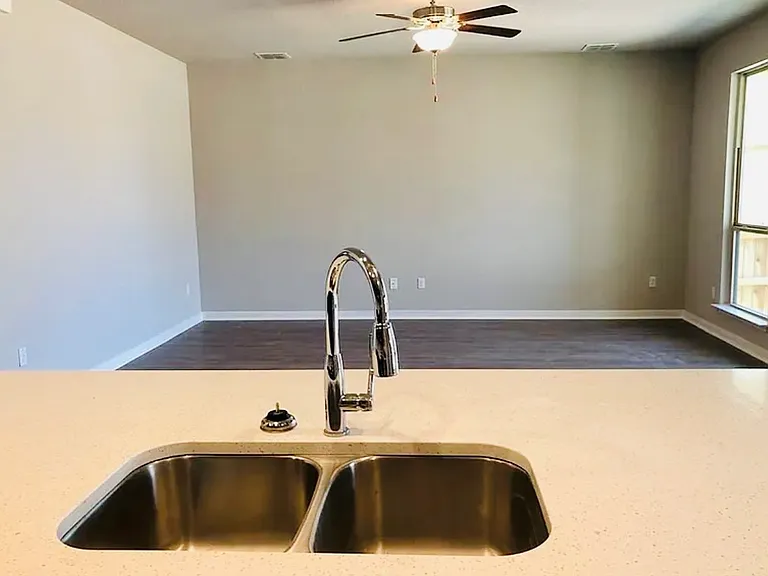 2708 Beutel Rd — Photo 6