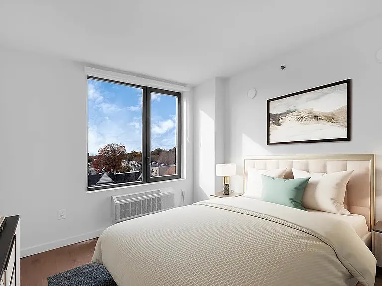 83-15 Parsons Blvd #PHK — Photo 3