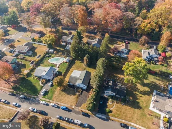 620 Meadow Rd, Huntingdon Valley, PA 19006