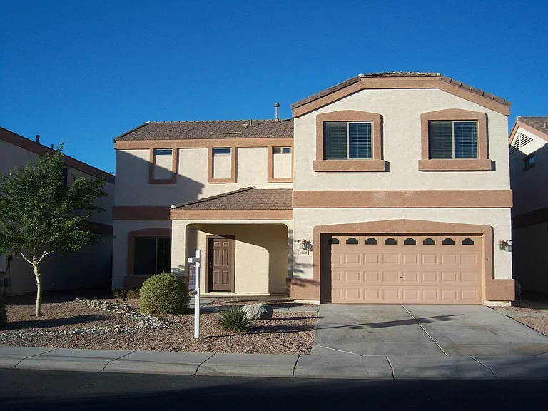 1508 E Heather Dr — Photo 1