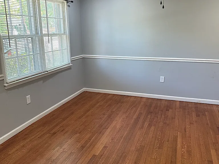 3525 Beale Ct — Photo 2