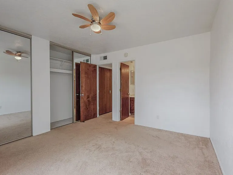 2401 San Patricio Plz — Photo 7