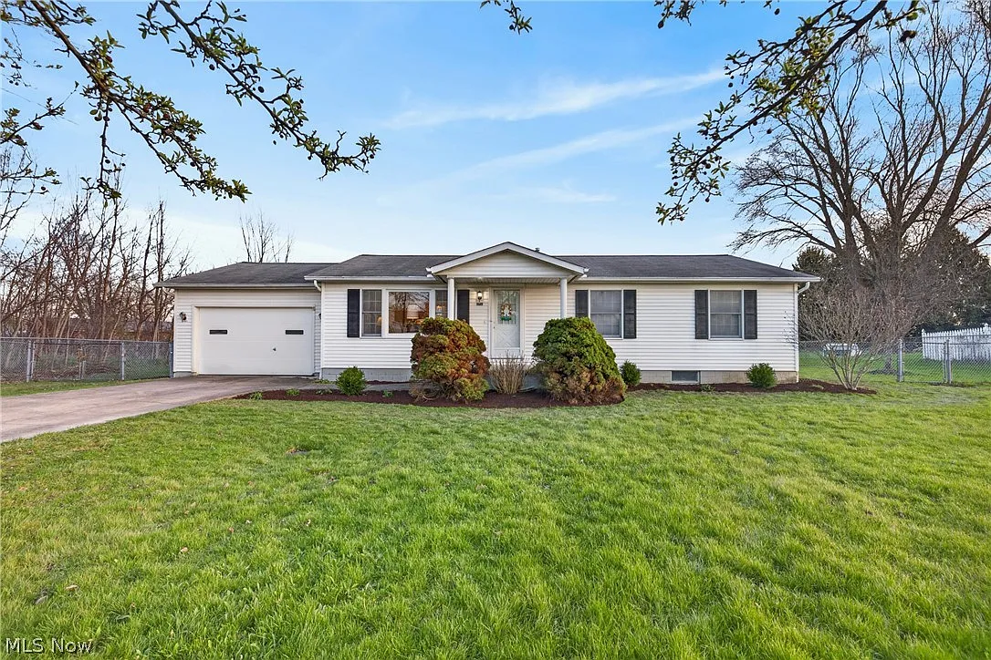 16801 Kinsman Rd photo 1